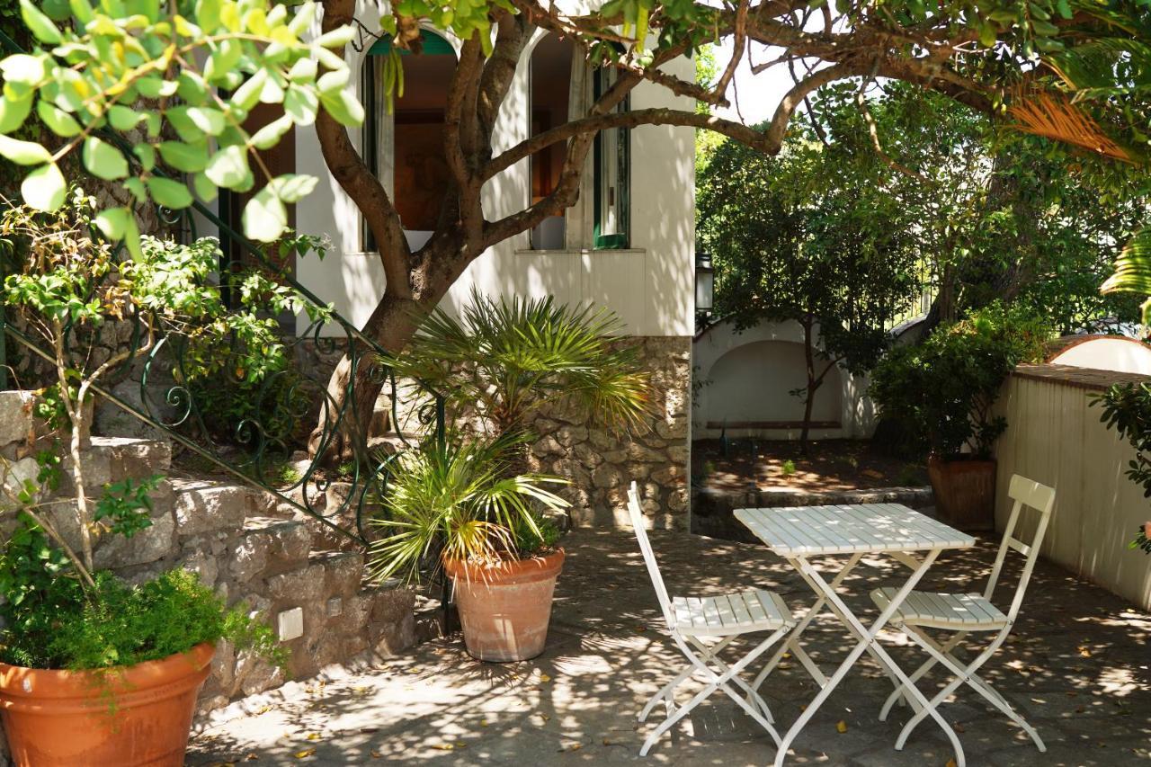 Charming Villa Capri Exterior photo